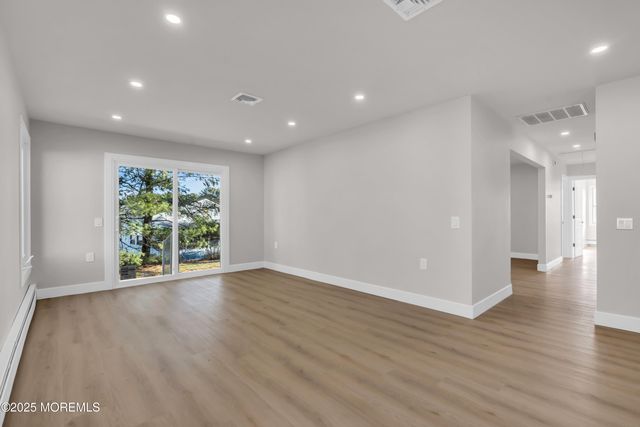 9 Gramercy Court, Toms River, NJ 08757