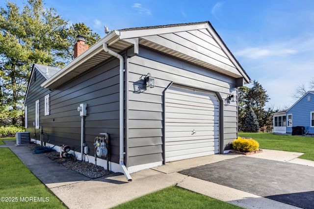 9 Gramercy Court, Toms River, NJ 08757