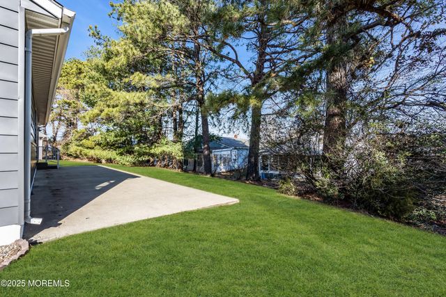 9 Gramercy Court, Toms River, NJ 08757