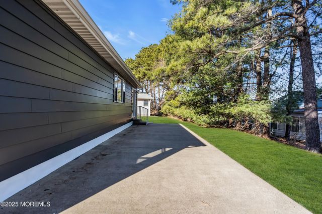 9 Gramercy Court, Toms River, NJ 08757