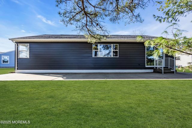 9 Gramercy Court, Toms River, NJ 08757