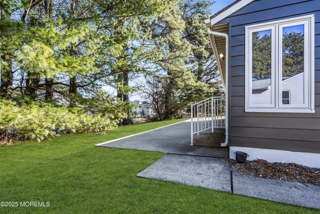 9 Gramercy Court, Toms River, NJ 08757