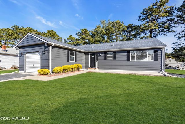 9 Gramercy Court, Toms River, NJ 08757