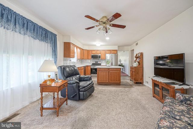 217 GAUNT DR, Mickleton, NJ 08056