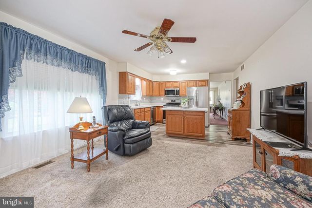 217 GAUNT DR, Mickleton, NJ 08056