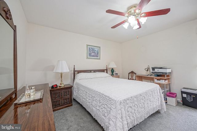 217 GAUNT DR, Mickleton, NJ 08056