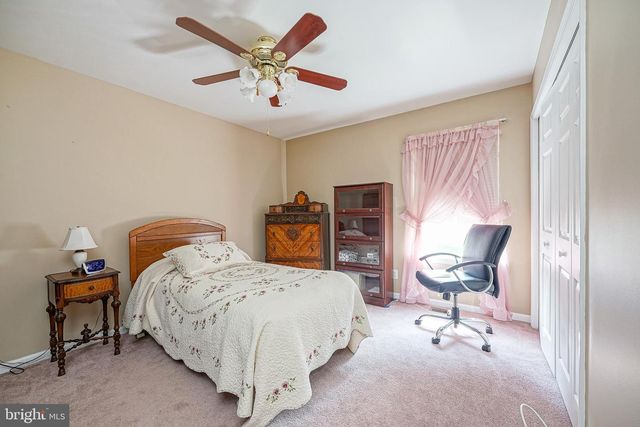 217 GAUNT DR, Mickleton, NJ 08056