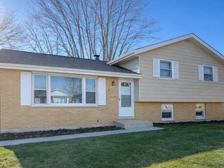 2432 YEOMAN Street, Waukegan, IL 60087