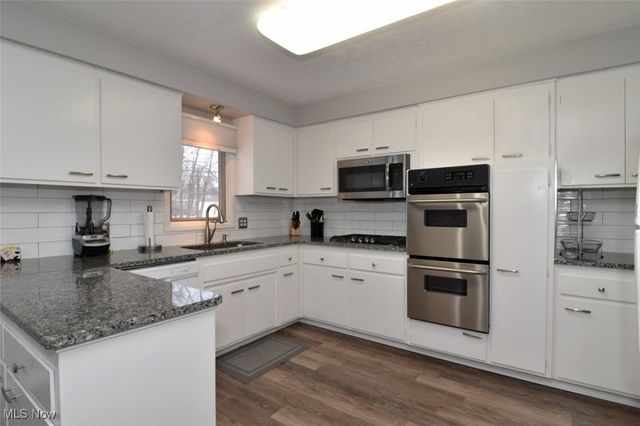 5387 Blue Bell Drive, Lyndhurst, OH 44124