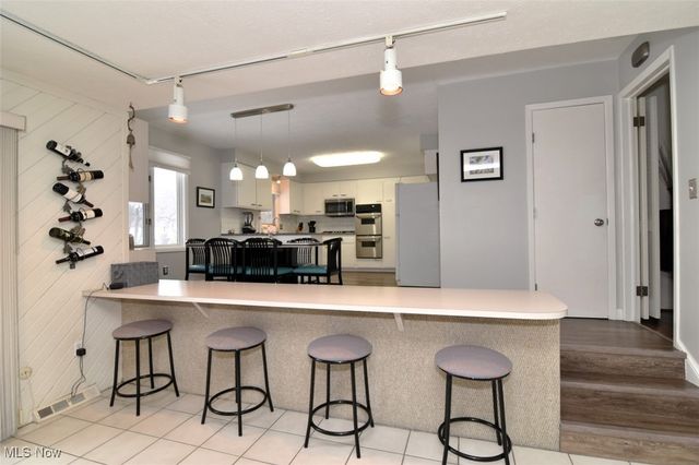 5387 Blue Bell Drive, Lyndhurst, OH 44124