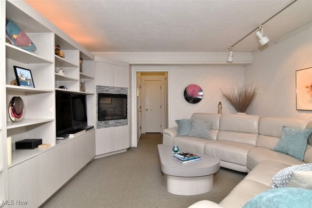 5387 Blue Bell Drive, Lyndhurst, OH 44124