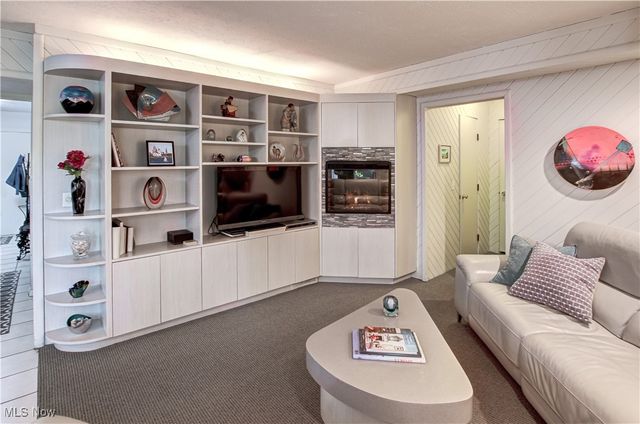 5387 Blue Bell Drive, Lyndhurst, OH 44124