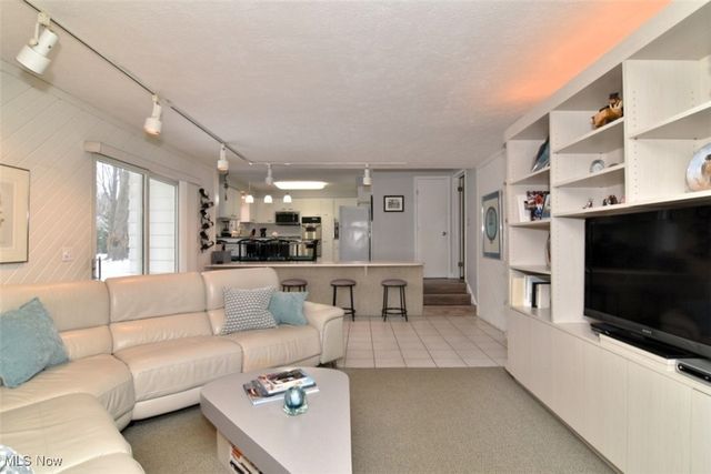 5387 Blue Bell Drive, Lyndhurst, OH 44124