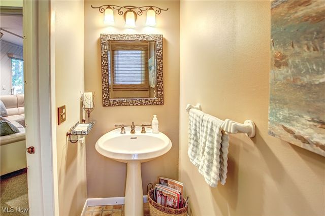 5387 Blue Bell Drive, Lyndhurst, OH 44124