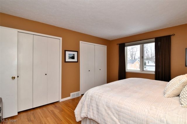 5387 Blue Bell Drive, Lyndhurst, OH 44124