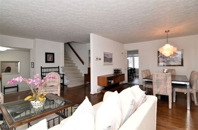 5387 Blue Bell Drive, Lyndhurst, OH 44124