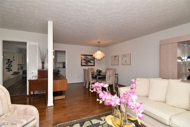 5387 Blue Bell Drive, Lyndhurst, OH 44124