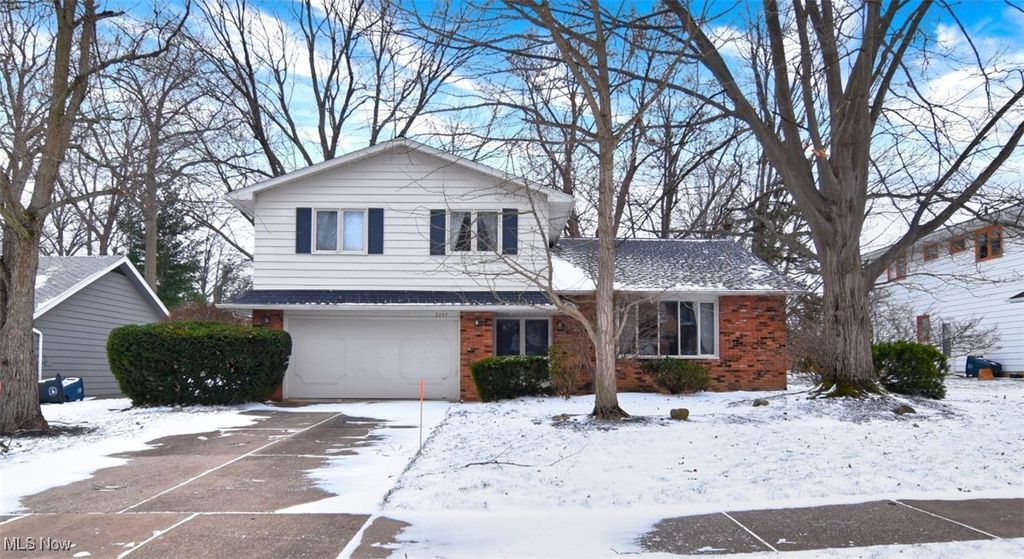 5387 Blue Bell Drive, Lyndhurst, OH 44124