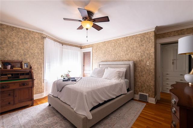6020 McGee Street, Kansas City, MO 64113
