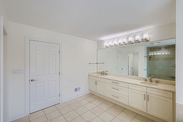 1161 Gavin Court, Lake Forest, IL 60045