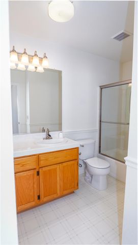 3140 E Laguna Ct, Elk Grove, CA 95758