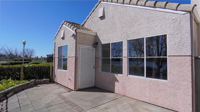 3140 E Laguna Ct, Elk Grove, CA 95758