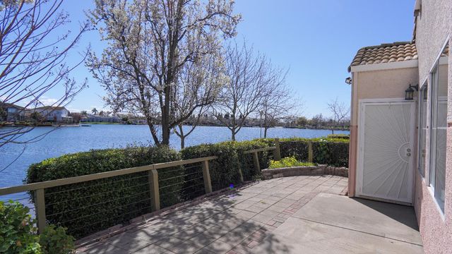 3140 E Laguna Ct, Elk Grove, CA 95758