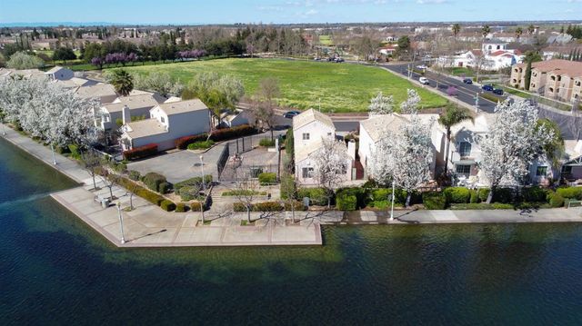 3140 E Laguna Ct, Elk Grove, CA 95758