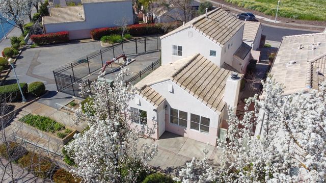 3140 E Laguna Ct, Elk Grove, CA 95758