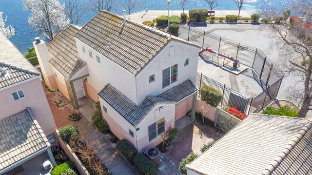 3140 E Laguna Ct, Elk Grove, CA 95758