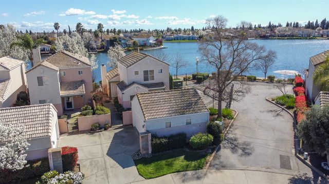 3140 E Laguna Ct, Elk Grove, CA 95758