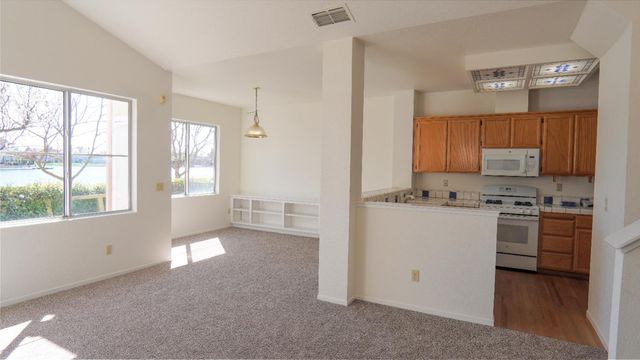 3140 E Laguna Ct, Elk Grove, CA 95758