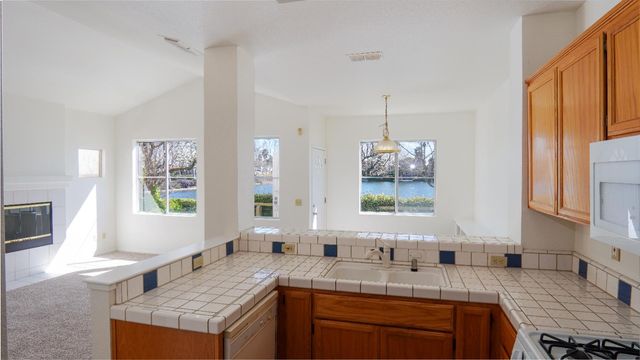 3140 E Laguna Ct, Elk Grove, CA 95758