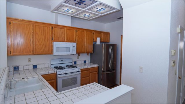 3140 E Laguna Ct, Elk Grove, CA 95758