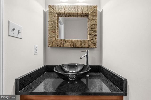 11938 SENTINEL POINT CT, Reston, VA 20191