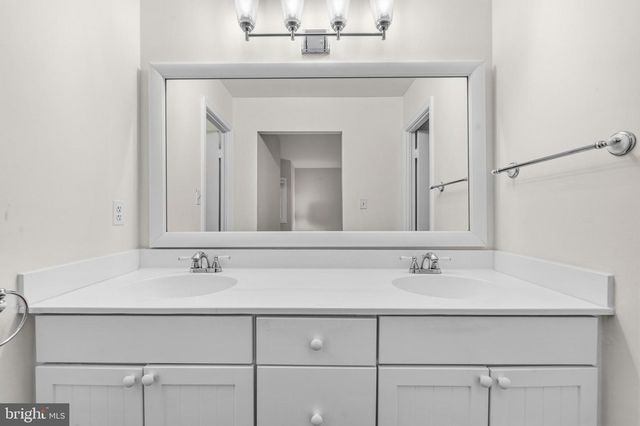 11938 SENTINEL POINT CT, Reston, VA 20191