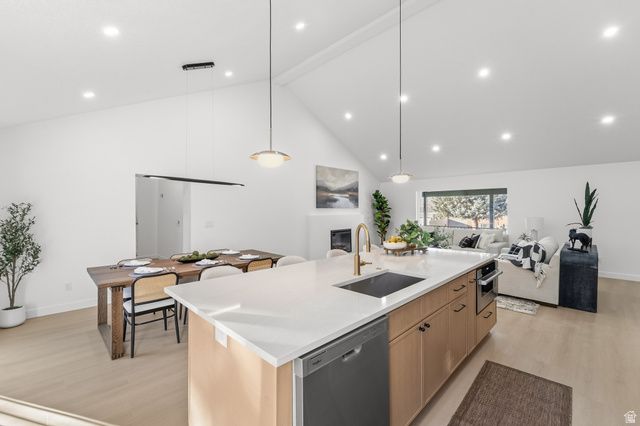 3020 E MIDDLETON WAY, Holladay, UT 84124