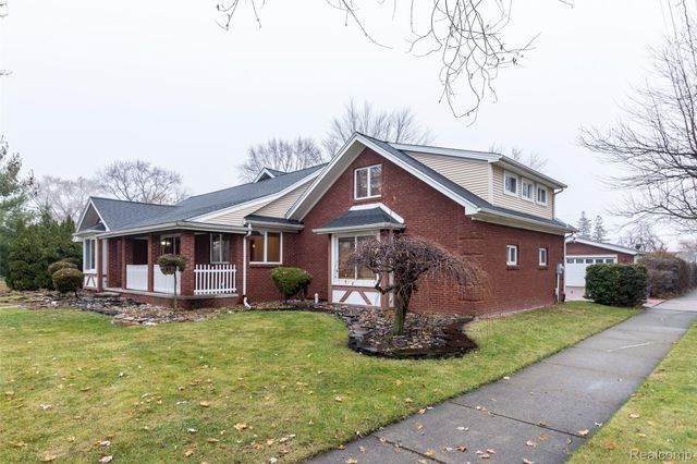 30000 Oakgrove Street, St. Clair Shores, MI 48082