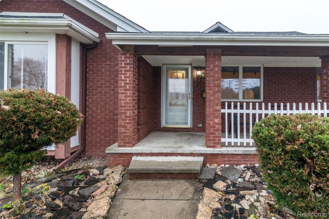 30000 Oakgrove Street, St. Clair Shores, MI 48082