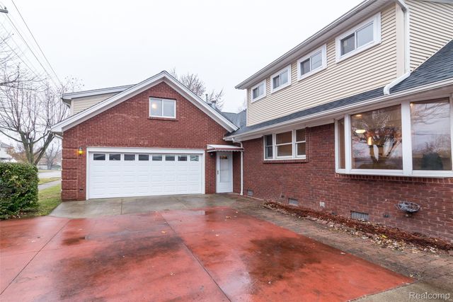 30000 Oakgrove Street, St. Clair Shores, MI 48082