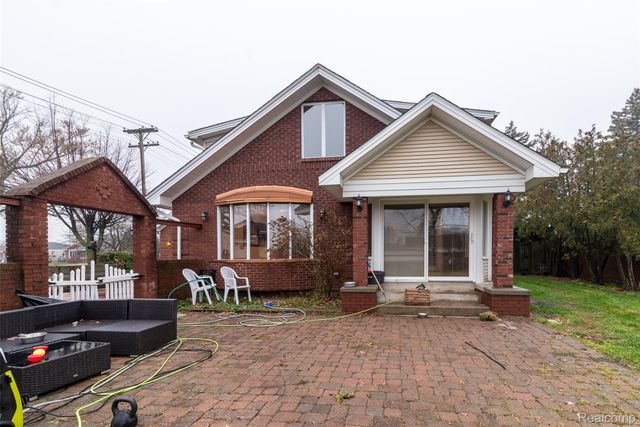 30000 Oakgrove Street, St. Clair Shores, MI 48082