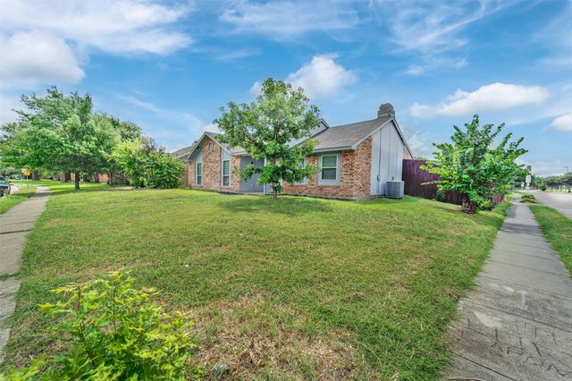 1300 Rivercrest Boulevard, Allen, TX 75002