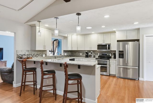 715 S 154th Street, Omaha, NE 68154