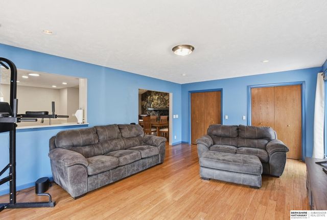 715 S 154th Street, Omaha, NE 68154