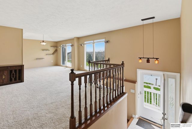 715 S 154th Street, Omaha, NE 68154