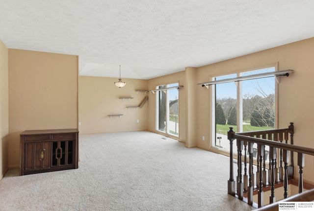 715 S 154th Street, Omaha, NE 68154