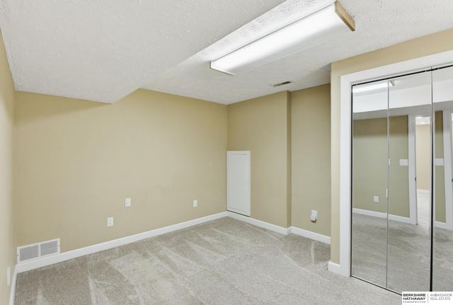 715 S 154th Street, Omaha, NE 68154