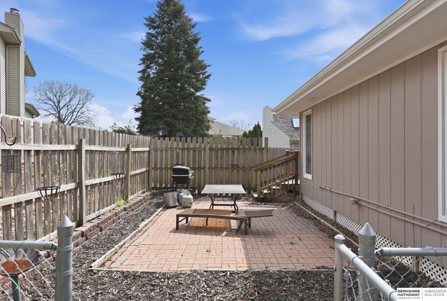 715 S 154th Street, Omaha, NE 68154