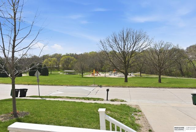 715 S 154th Street, Omaha, NE 68154