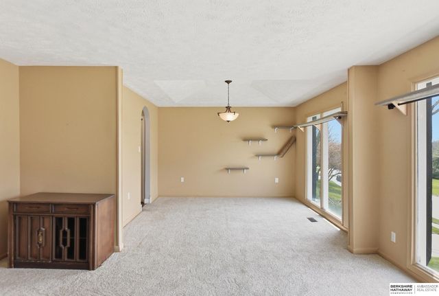 715 S 154th Street, Omaha, NE 68154